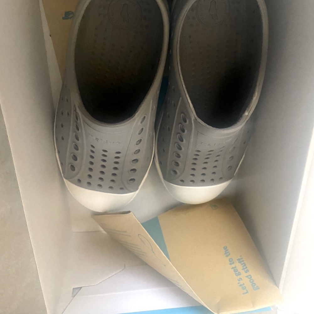 Native Jefferson Water Friendly Slip-On Vegan Sneaker Kids size 10